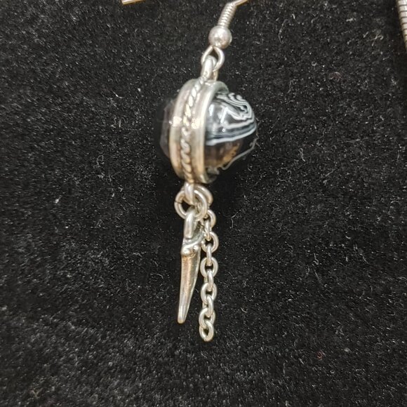 OC TM Costume Jewelry, Pendent and Earrings - Picture 4 of 5